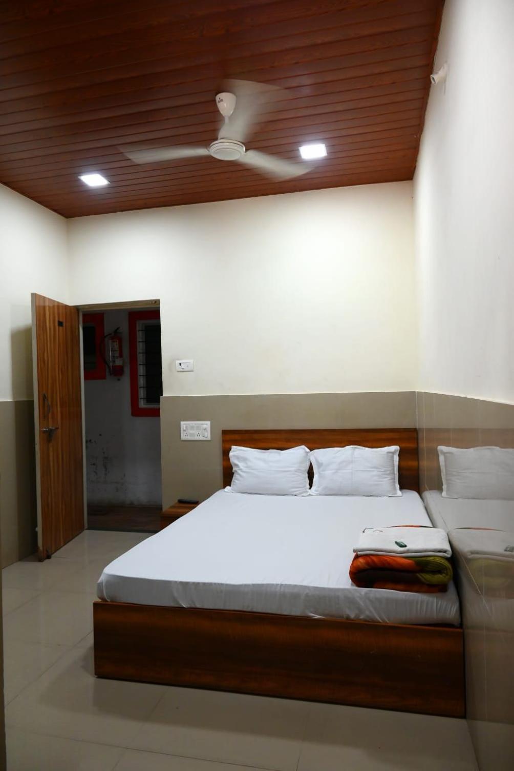 P P Lodging Mangvadi Extérieur photo
