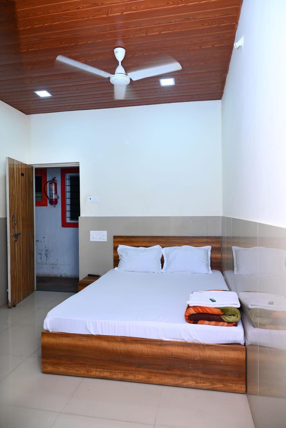 P P Lodging Mangvadi Extérieur photo